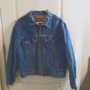 Vintage Levi's trucker jacket, size 48R, blue